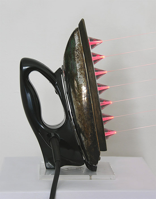 Man Ray emlékére, I., 2004., interaktív ready-made, 26 cm
