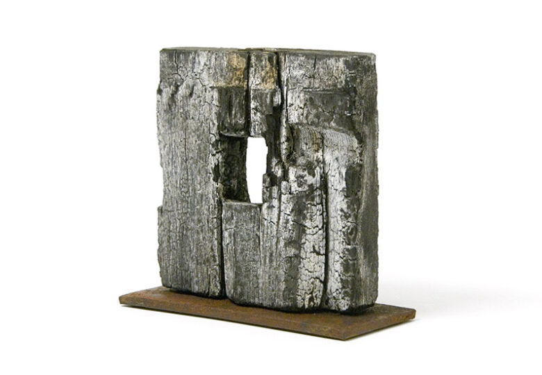 Schaar Erzsébet emlékére, 2008., fa, vas, vegyes technika, 11 cm
