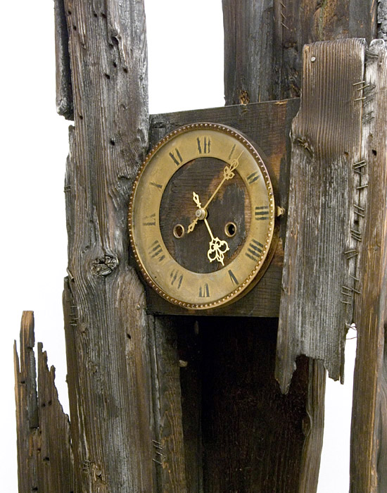 Nehéz óra, 2009., fa, vas stb., vegyes technika, 206 cm