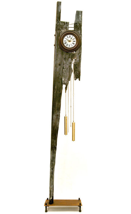 Végső óra, 2009., fa, vas stb., vegyes technika, 235 cm