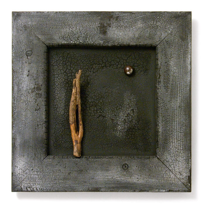 Esti séta, 2010., fa, vas, vegyes technika, 50 x 50 cm