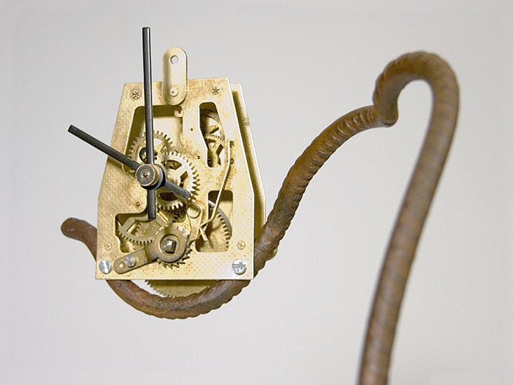 Énekóra, 2010., vas, óraszerkezet, vegyes technika, 49,5 x 34 x 20 cm