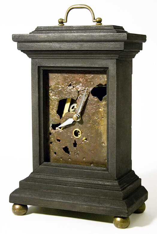 Nagymama órája, 2010., fa, vas, óraszerkezet, vegyes technika, 30 x 19,5 x 11 cm