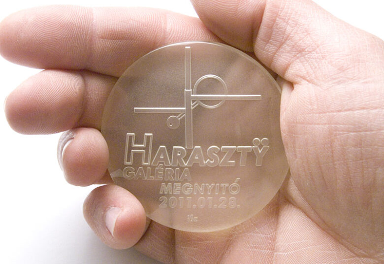 Occasional Medal, 2011., plexiglass, 60 mm