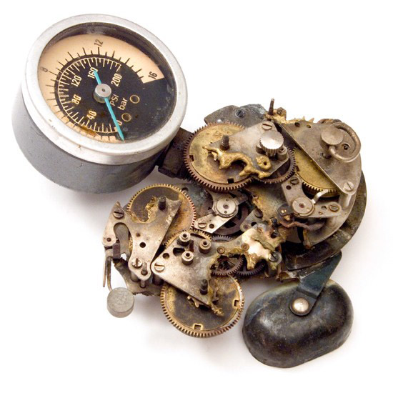 Portable time machine, 2014., iron, brass, clockwork &c., mixed media, 100 x 130 mm