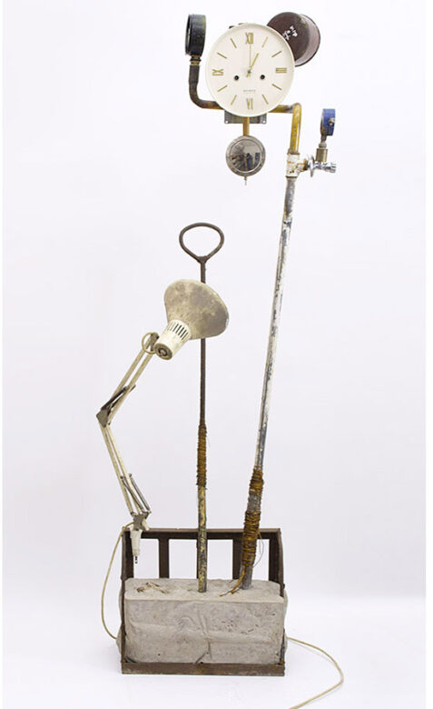 Papa órája, 2015., vas, beton, óraszerkezet stb., vegyes technika, 160 cm