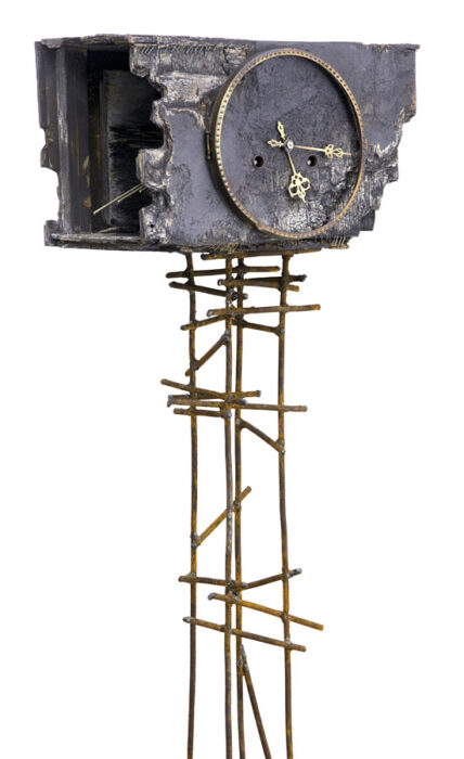 Esti óra, 2016., fa, vas, működő óraszerkezet, vegyes technika, 164 x 36 x 35 cm