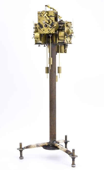 Órafa, 2017., vas, sárgaréz, működő óraszerkezetek, vegyes technika, 85 x 36 x 36 cm