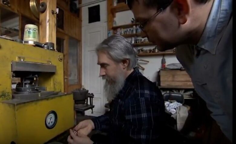 Kirakat - Duna Tv, 2011., Gellért Alpár: Szlávics László időszobrász