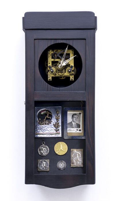 Hommage à Gyula Mándi, 2021, wood, clockwork, &c., mixed media, 56.5 x 22.5 x 12 cm