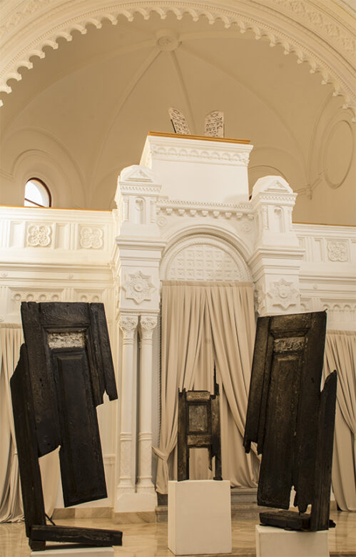 Titkok kapuja, I-III., 2015., fa, vas, papír, vegyes technika, 101-, 113-, 98 cm, Szolnoki Galéria, 2020
